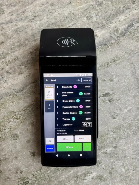 Adyen terminal showing a selected table with the ordered items